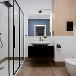 Stylish With Parking By Renters Apartment *