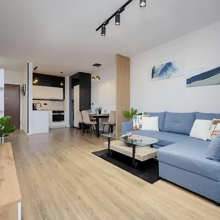 Stylish With Parking By Renters *