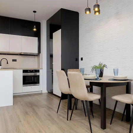 Stylish With Parking By Renters Varsóvia