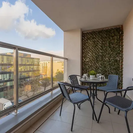 Stylish With Parking By Renters