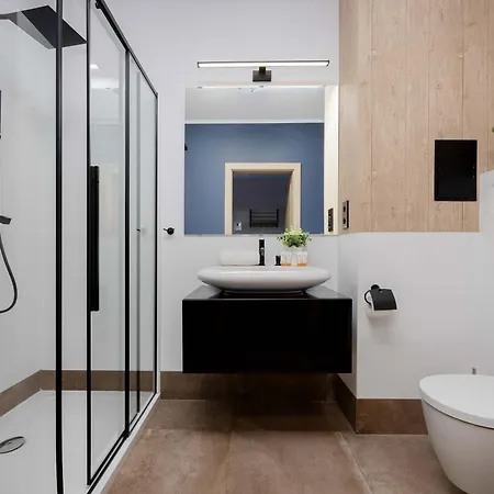 Stylish With Parking By Renters דירה *