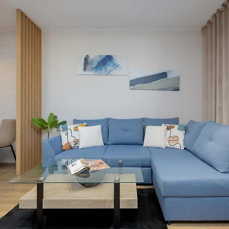 Stylish With Parking By Renters דירה ורשה