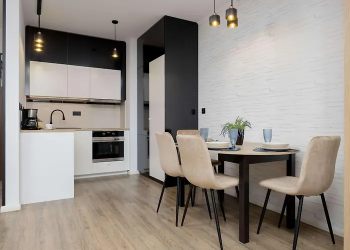 Stylish With Parking By Renters 바르샤바